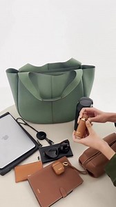 The perfect bag for all the essentials 💛 Whether you're heading to the Aus Open or looking for a new work bag, @oroton has the best options to look your best and we have the best prices at DFO 😉 Visit @oroton at DFO South Wharf this weekend and treat yourself, you deserve it 💅 | DFO South Wharf