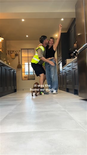 Robyn Elliott on Instagram: "The BEST years of our life and some of the worst were here 💔🥺🏡 it’s been a real struggle saying goodbye but we’ve closed the book and it’s time for a new chapter. #movingday #newchapter"