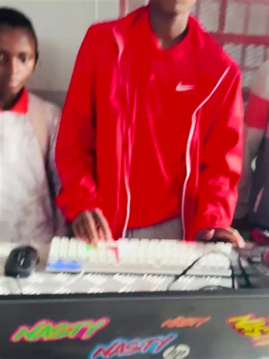 Moloi Wa Keyboard: The DJ Laptop Phenomenon