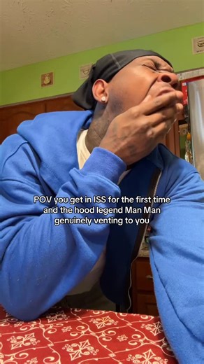 Ya Fav Crackhead on Instagram: "Man Man tweaking lol 😂😂😂😂😂"