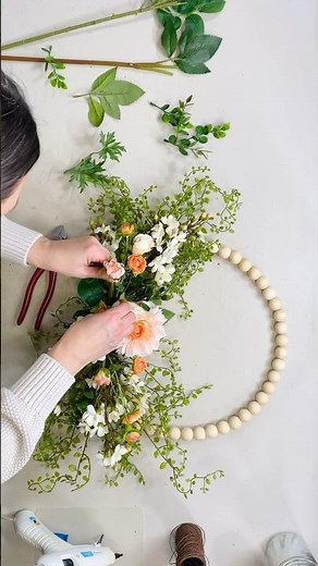 How to make a wood bead wreath for spring 🌿