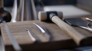 238K views · 766 reactions | Hvad sker der med kroppen, når du kører galt i en fartulykke? Vi har talt med en af dem, der ved allermest om, hvad kroppen udsættes for i en trafikulykke. Mød vicestatsobducent Peter Juul Thiis Knudsen på retsmedicinsk institut ved Syddansk Universitet, som fortæller den mere naturvidenskabelige historie bag vores kampagnefilm om at sænke farten. | Rådet for Sikker Trafik | Facebook