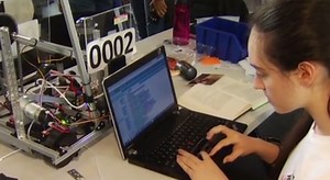 Copiii români, pasionați de robotică. Centre în care învaţă totul despre roboţi