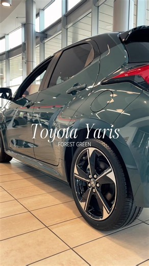 Nowy lakier Forest Green w modelu Toyota Yaris 2025