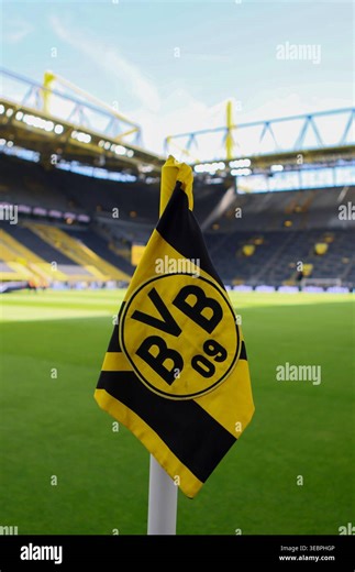Dortmund, Deutschland: 26. April 2026 - 1. Bundesliga - 31. Spieltag - Borussia Dortmund vs. SC Freiburg Im Bild: Symbolbild Signal Iduna Park / Westfalenstadion Innenraum, Eckfahne mit Blick auf die Dortmunder Südtribüne DFL regulations prohibit any use of photographs as image sequences and/or quasi-video. (Photo by HMB Media/Madeleine Fantini/Sipa USA Stock Photo - Alamy