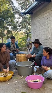 37K views · 59K reactions | En Toda La Chapa - El Palomo y El Gorrión鸞 Bonita tarde a todos, los queremos!!!❤️ #lasdiaz #music #rancho | Las Díaz | Facebook