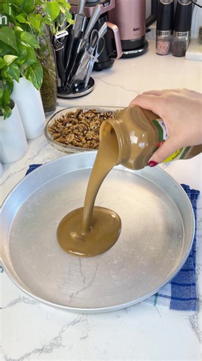 #مساء_الحب_والسعاده #حلوياتي 🥧طريقة العجينه خليه نحل 🥧٤ اكواب طحين 🥧نص كوب زيت 🥧ملعقتين زبادي 🥧ملعقتين كبار حليب بودرة 🥧ملعقة صغيرة ملح 🥧ملعقة صغيرة بكنج باودر 🥧ملعقة كبيرة خميرة 🥧كوب ونص ماء اذا تحتاجت ماء نزيد 🥧نتركه تختمر لمدة ساعة 🥧نحشيها و نكورها ونصفها بصينية مدهونة بالزيت ندهن الوجه بحليب و شوية دبس التمر 🌹 🥮مقادير العجينه الكيك 🥮٤ بيض 🥮كوب زيت 🥮كوب سكر 🥮كوب حليب سائل 🥮ملعقة زبادي 🥮كيس فانيلا 🥮كيس بكن باودر 🥮٢ اكواب ونص طحين. #احبكم #طبخ_على_تيك_توك