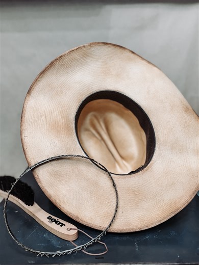 This ole’ cowboys hat may not look any different to you after the restore process it went through, but the cowboy didn’t want it to. On the interior, it was restored with a new sweatband & stiffened to be able to give him many more years wearing his ole hat. He bought it back in the 1980’s and it’s been like his best friend ever since. Along for every ride, every buck, & every trail. Most importantly it kept the rain off his back during the trail rides & lifes trials #hatrestoration #hatmaker #m