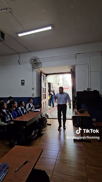 Docentes de Sir Fleming: Educación y Diversión en Melgar