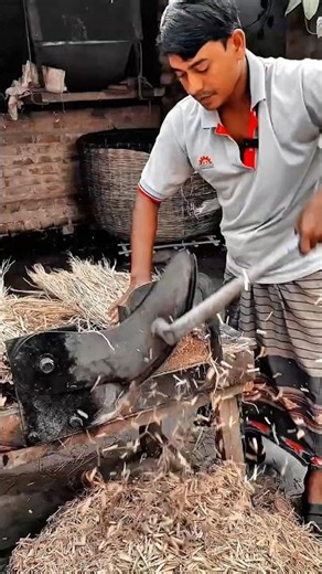 Traditional straw cutting with work tool manual chopper for farm use for time saving work