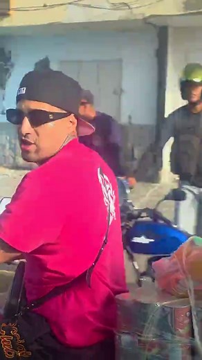 Neutro Shorty ayudando en Caracas tras el terremoto