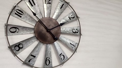 Amazon.com: Mrocioa 24inch Windmill Distressed Metal Wall Clocks Rustic Large Decorative Clock Oversized Farmhouse Decor,Non Ticking,Battery Operated : Home & Kitchen