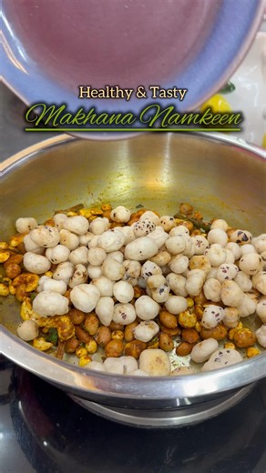 Homemade Makhana Namkeen Recipe 😋💯| #viralrecipe #homemadenamkeen #namkeenrecipe #shorts