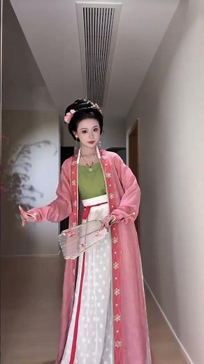 Discover the Timeless Elegance of Song Dynasty Layered Hanfu