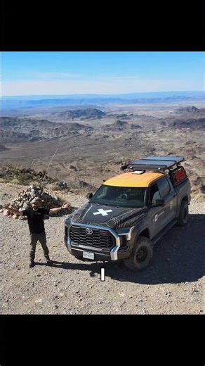 Steep drop-offs, rocky climbs, switchbacks, and incredible desert views from the summit. 🏜️