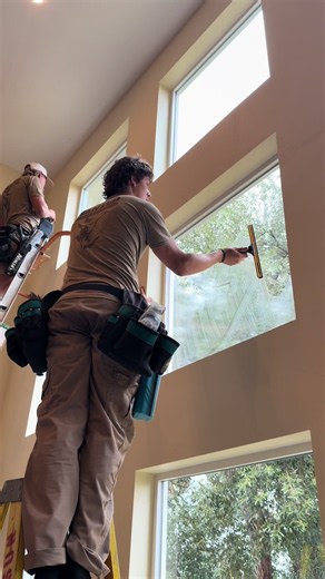 Glass Cleaner Tips: Best Window Cleaning with a Squeegee