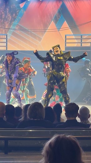 Pumping Iron in the new revival production of the musical Starlight Express (@starlightexpressldn)? Iconic! Throwing it back to the megamix at one of the show’s opening press performances at @troubadourwpark 🛼 This clip has surprised me busy just how popular it got on my ⏰ account but honestly I’m not surprised as Al Knott is phenomenal and honestly, I prefer the new take on Greaseball SO much more! 💛 #stagey #starlightexpress #theatre #london #musicaltheatre #musical #londontheatre #westend #