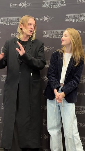 Jamie Campbell Bower y Nell Fisher en Stranger Things