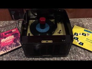 RCA-Victor 45-EY-3 45 rpm Record Player. Bakelite Phonograph. RP-190 Record Changer.