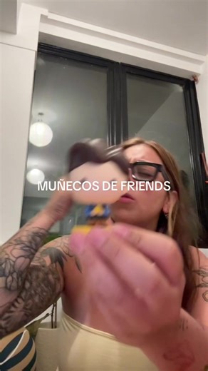 Muñecos de Friends: Chandler Bing y McDonald's