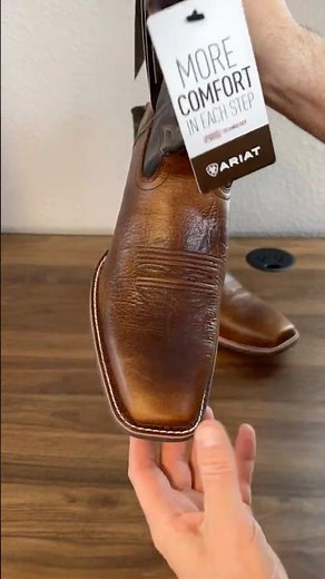 #Ariat #cowboyboots #cowboys #cowboyattire #cowboystyle #bison #rodeo #westernwear #westernboots