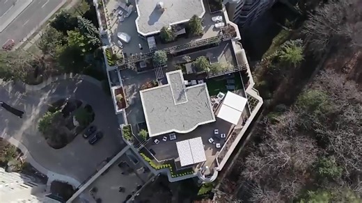 Motorized Pergola Roof Sunshade System Windproof Louvered Canopy Pergola with Remote and Fan Light