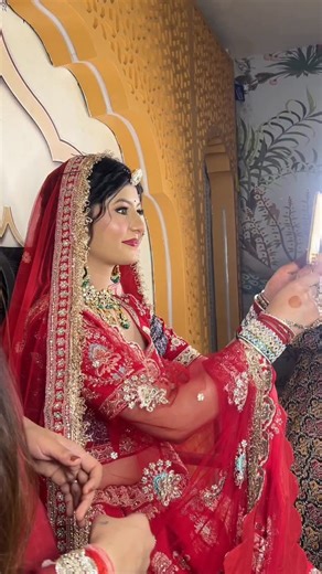 𝗧𝗶rtha 𝗖𝗵𝗼𝘂𝗵𝗮𝗻🧚‍♀️ on Instagram: "Model & students unfiltered reaction 😍 #glow_with_glowify In fram @laks.hitarathore23 Outfit @om__collection_ Jewellery @navinkanganstores #trendingreels #makeupartist #bridalmakeup #trending"