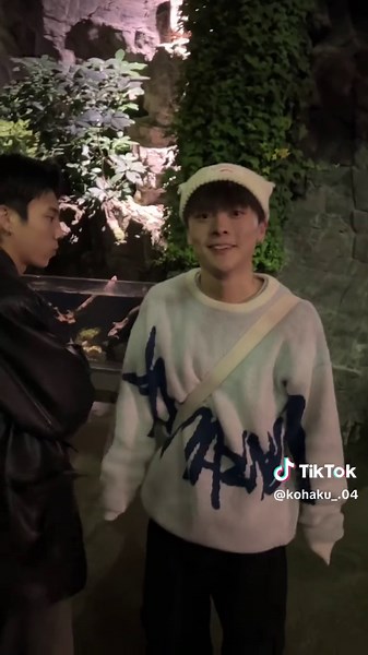 大阪の海遊館行ってきた！！ 夜のイルミネーションめっちゃ綺麗だし珍しいお魚いっぱいいた！ 友達とか恋人と行ってみてね👍👍 #PR #海遊館 #夜の海遊館 #海遊館イルミネーション #kaiyukan