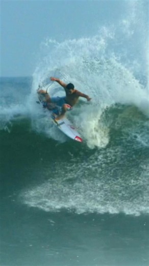 Surfing in El Salvador: Game Time on the Waves