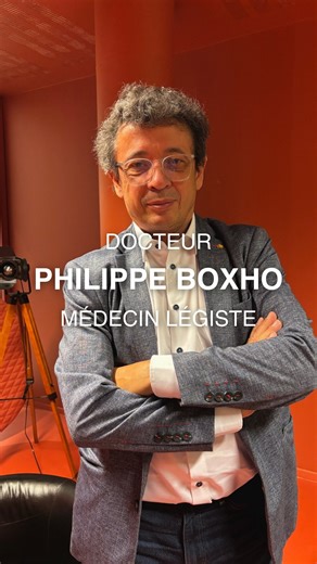 Philippe Boxho s’est promené dans les archives de la SONUMA et est retourné 18 ans en arrière 👀 Une interview à retrouver bientôt ! En attendant, le dernier livre du célèbre médecin légiste « La mort, c’est ma vie » est disponible dans toutes les librairies. #SONUMA #philippeboxho #medecinlegiste #archivesaudiovisuelles #archives #rtbf | SONUMA - Les archives audiovisuelles