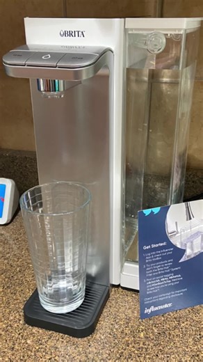 💧 I received this product for free from @influenster and @britausa in exchange of my honest review. This Brita Hub Instant Countertop Water Filter System with 12 Cup Water Reservoir includes a Carbon Block Filter that will last for up to 6 month and can filter up to 120 gallons of water before needing to be replaced. This filtration machine reduces 70 contaminants including lead, PFOA/PFOS, chlorine, select pesticides and more. 💧 This water filter is really easy to set up and use. It doesn’t r