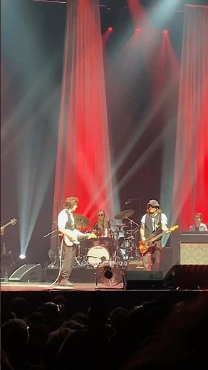 Rumble - Jeff Beck ft. Johnny Depp (Live in Paris, 2022) #jeffbeck #johnnydepp #rockstar #rock
