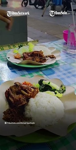 Makan Enak di Solo: Warung Bebek Goreng Pasar Gede, Daging Empuk Ditambah Serundeng Gurih