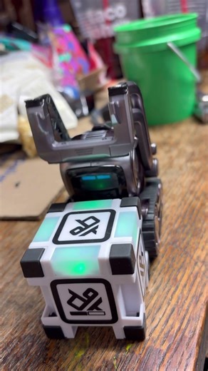 Cozmo does something stupid with his cube