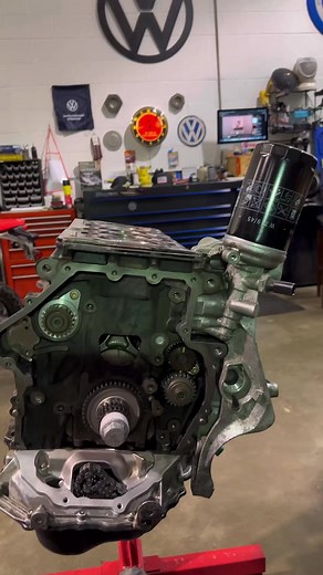 268K views · 4.4K reactions | Short n’ sweet clip on how to properly time the balance shaft chain set on any EA888 VW/Audi 2.0 TSI/TFSI engine!! Had to speed up a little bit of the video to cram all the info that I could into 1minute and 30 seconds available for a reel/short form video. So that is why I may or may not sound like a chipmunk 藍 #thedubdoctor #vw #audi #volkswagen #vwlove #mechanic #technician #timingchains #timing #repair | Jacob Shores | Facebook