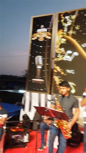 Show starts in one hour from now. | O'luv