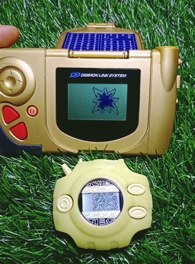 Digivice D2 us#Gold Body vs Glow in the dark body