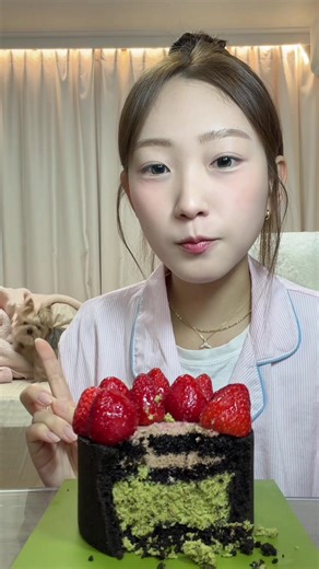 두초생 미니 먹방: 투썸의 강력한 디저트