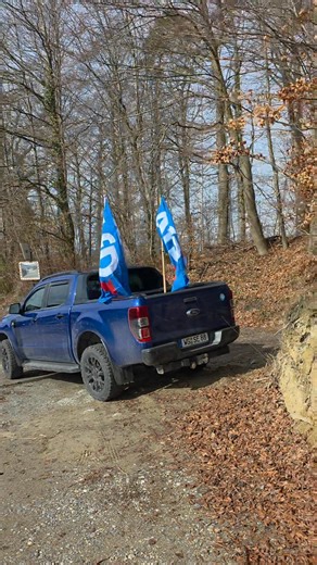 Muss mein Auto noch waschen damit das blau schön glänzt | String Emil