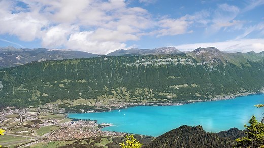 20 Small Towns with the Best Outdoor Markets and Trails