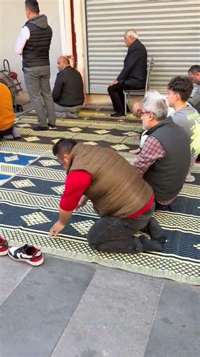 Vedo baba namazı nasıl kılıyor #vedo #keşfet #komedi #namaz #dua #din #islam