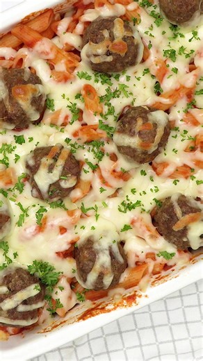 This Meatball Casserole contains just FOUR ingredients and comes together fast. A super easy family dinner you can feel good about, coming right up! INGREDIENTS: ▢1 lb dry pasta ▢24 oz marinara sauce ▢2 cups mozzarella cheese ▢1 lb meatballs Recipe continues here: https://www.kyleecooks.com/meatball-casserole/ | Kylee Cooks