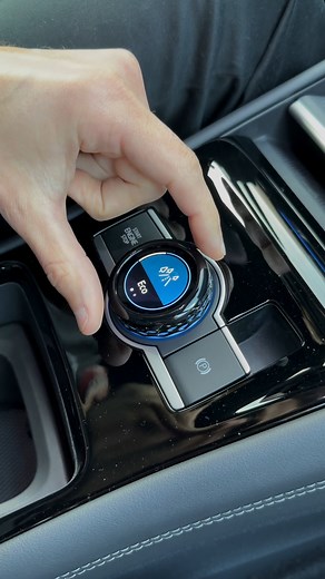 💡Central mode selector for DCC suspension settings and ambient light mood in the all-new VW Tiguan. The 2024 VW Tiguan is more aerodynamic than its predecessor and comes with a max. 15“ infotainment system. The PHEV drivetrain has doubled its kWh battery size. #volkswagen #vw #vwtiguan #volkswagenTiguan #carsofinstagram #vwtiguan2024 | Autogefühl