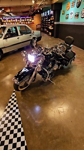 Harley Road King Evo 1998 50.000 kms original Raríssima e extremamente bem cuidada Pintura original Revisada a cada 6 meses ( última revisão Março 2024 ) todos os fluidos novos ( inclusive bengalas ) Embreagem nova, freio traseiro novo, bolha original removível, repleta de acessórios Harley originais, inclusive contagiros. R$ 69.900,00 (11) 94701-6455 Alemão somente pelo whats sempre (11) 3939-0147 horário comercial com Erica | Século 20 Veículos de Coleção