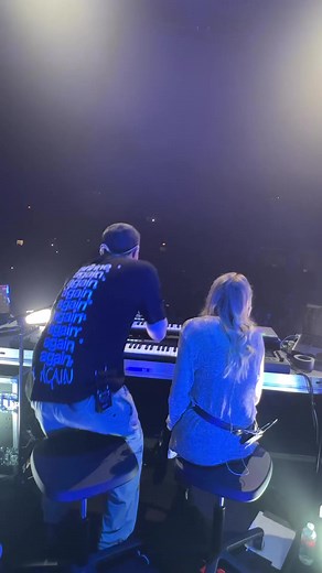 11K views · 137 reactions | La chanteuse Delilah Montagu a rejoint Fred again sur scène pour chanter la très célèbre « Delilah » lors de la septième date de l’anglais à Los Angeles ET QUELLE AMBIANCE 勞勞 | Guettapen | Facebook