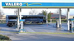 1 killed, 5 injured in shooting on Greyhound bus