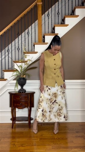 Dr. Sophia| Vogue Sewing Visionary on Instagram: "Fall Separates are a must! 🍁 This pattern has landed smack dab on my TNT list! #Simplicity3108 you had me at hello! @simplicity_creative_group Fabric: Linen #sewingreels #sewinginstagram #sewistsofinstagram #sewingmyownclothes"