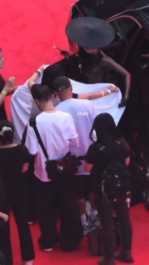 3.3K views · 152 reactions | Muses Divine #DilrabaXW2025AnnualGala #WGala #迪丽热巴W年度光影盛典 #W年度光影盛典 @Dilrabaxx63 #Dilraba #Dilireba #DilrabaDilmurat #迪丽热巴 #迪麗熱巴 #디리러바 #ディルラバ #ตี๋ลี่เร่อปา #Дильраба #ĐịchLệNhiệtBa #دلربا_دیلمورات #DilrabaDilmurat_rakuen #GoFightingS5_Dilraba | DilrabaDilmurat_fansite | Facebook