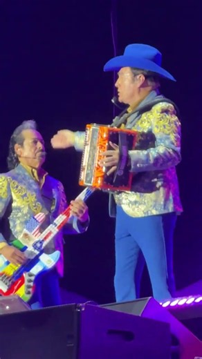 This is how Los Tigres del Norte's greatest hits sounded 🎵 #tigresdelnorte #livemusic #live #shorts