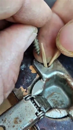 Remove the sliding screw on the door panel and fix it firmly again. Tips # Wonderful Tips Share